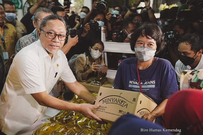 Minyakita Diluncurkan Seharga Rp14.000, Pembelian Boleh 10 Liter Per Hari
