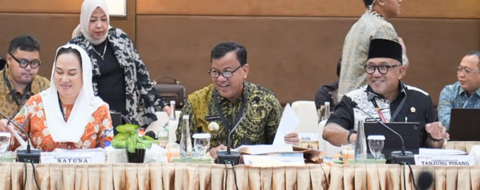 Bupati Kuansing Hadiri RUPS dan RUPSLB BRK Syariah, Dorong Penguatan Kinerja dan Kontribusi bagi Daerah