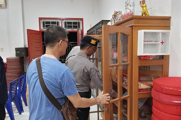 Polres Kuantan Singingi  Lakukan Sterilisasi Seputaran Wihara Sriwijaya, Pastikan Keamanan Jelang Kegiatan Keagamaan