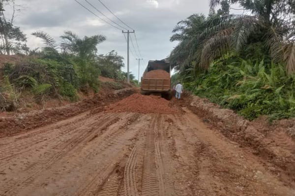 4 Kilometer Jalan Diaspal, Warga  Pendalian IV Koto Sampaikan  Terima Kasih pada Pemkab Rokan Hulu