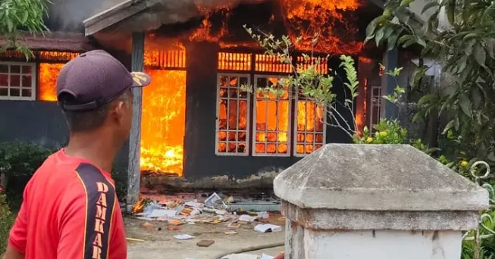 Kebakaran Hanguskan Rumah  di Jalan Tanjung Harapan Tembilahan