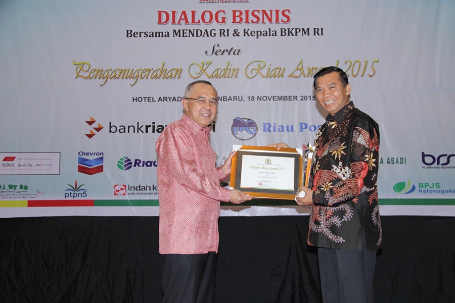 Pemko Pekanbaru Borong Tiga Penghargaan Kadin Award