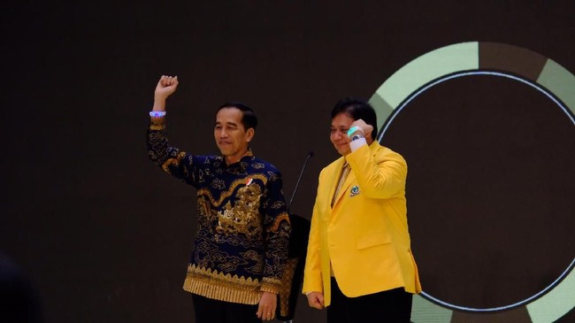 Puja-puji Jokowi kepada Ketum Golkar, 'Pak Airlangga Memang Ketua, Saya Sebut Top kan Boleh'