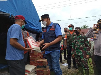 Tinjau Beberapa Titik Banjir di Pekanbaru, Wali Kota Firdaus  Minta Maaf  Kepada Masyarakat Pekanbaru
