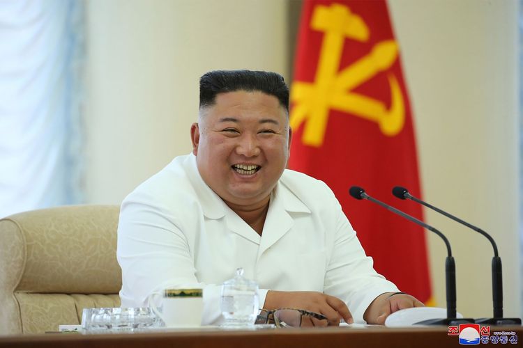Lama Tak Terlihat, Kim Jong Un Muncul dan Tersenyum 