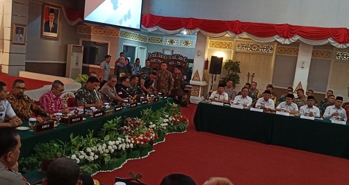 Tiba di Pekanbaru, Panglima TNI dan Kepala BNPB Pimpin Ratas Bersama Gubernur