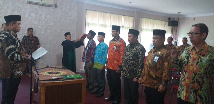 Kepala Kantor Kemenag Pelalawan Resmi Lantik 6 Pebajat Struktural IV a dan IV b