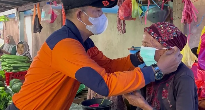 Kualitas Udara Memburuk, BPBD  Indragiri Hilir Bagikan 4.200 Masker Kepada Masyarakat