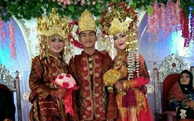 Beruntung! Pemuda Nikahi 2 Perempuan Cantik Sekaligus, Netizen: Sekali Dayung, Dua Pulau Dapat