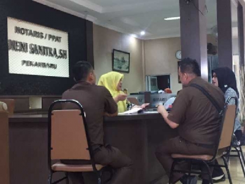 Notaris Senior Pekanbaru, Terpidana Pemalsuan Akta Perjanjian Kabur ke Jakarta