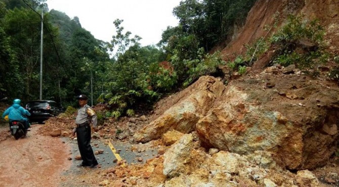 Banjir Ancam Beberapa Wilayah di Limapuluh Kota, KM 135 Sari Lamak Buka Tutup Karena Longsor