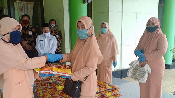 DWP Kemenag Kuansing Salurkan Bantuan Sembako
