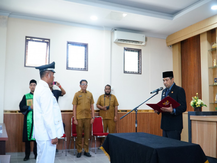Tengku Said Hidayat Lantik dan Ambil Sumpah Pj Kepala Desa Koto Masjid Ahmad Ali Hanafiah