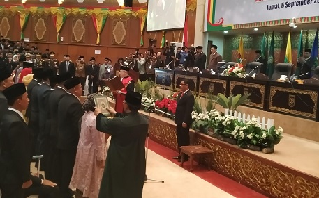 65 Anggota DPRD Riau Resmi Disumpah, Sukarmis dan Zukri Pimpinan Sementara