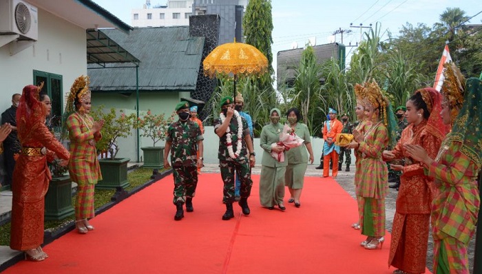 Resmi Jabat Danrem 031/WB, Kol Inf Perlindungan Minta Dukungan Masyarakat Riau