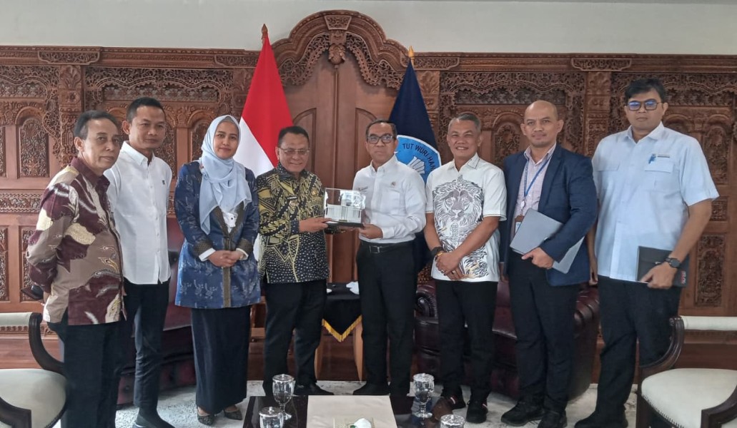 Bupati Rohil Temui Mendiktisaintek Usulkan Pembangunan Sekolah Garuda