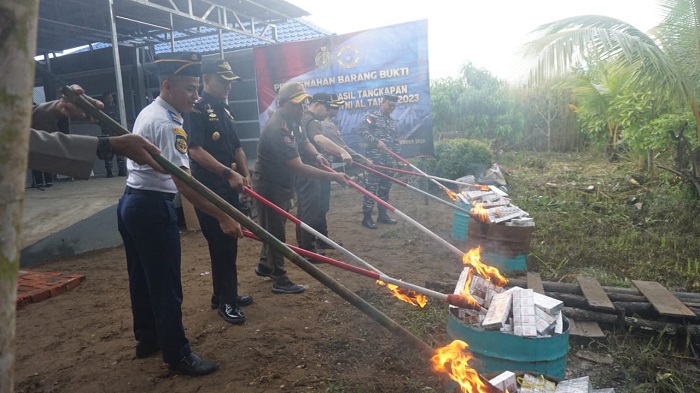 Pemusnahan Rokok Ilegal di Inhil