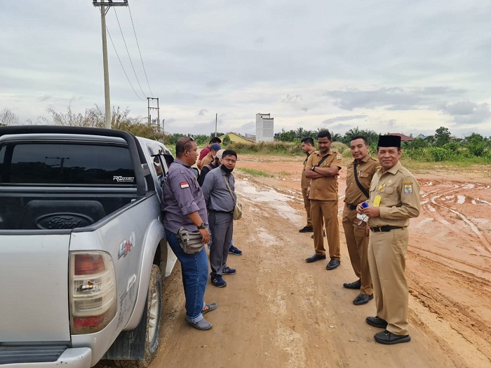 Urai Persoalan Jalan Raja Ujung, Kadis PUPR Pelalawan: Tahun Depan Dibangun Jalan Aspal