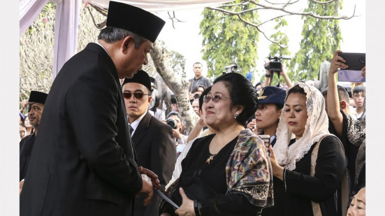 SBY dan Megawati Bersalaman Saat Pemakaman Ani Yudhoyono, Faizal: Terkadang Kematian Jadi Penyambung Tali Silaturahim