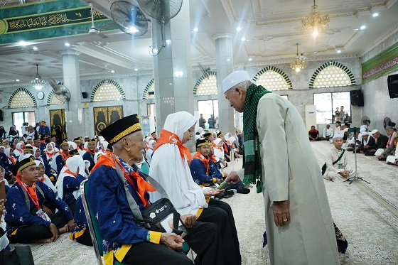 Sebanyak 438 Jamaah Haji Inhil Diberangkatkan Menuju Batam, Bupati Herman: Ini Adalah Awal Perjalanan Suci
