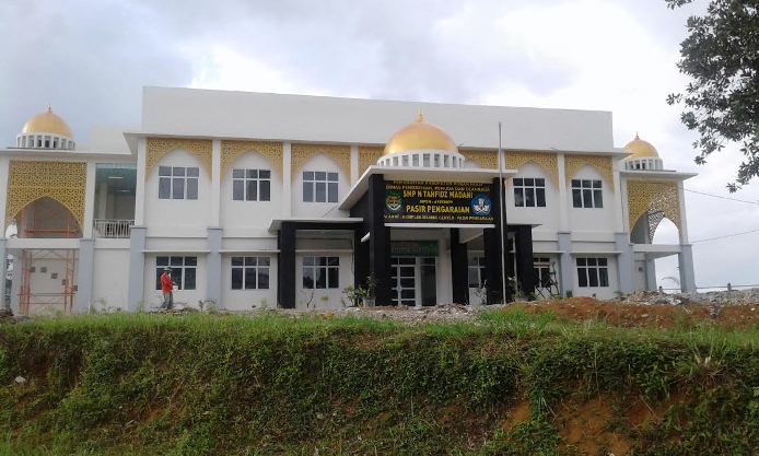Revitalisasi Gedung SMP Tahfizh Quran Rohul Rampung