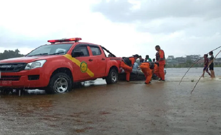 Pondok Pesantren Dilanda Banjir, Basarnas Evakuasi Ratusan Santri di Siak Hulu