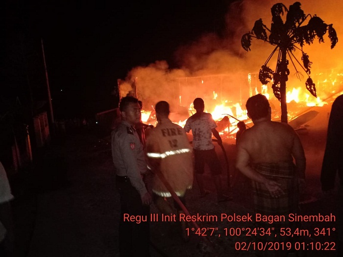 Enam Rumah Kontrakan di Bagan Batu Hangus Dilalap Sijago Merah