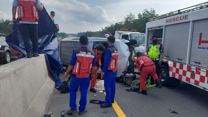 Kecelakaan Maut di KM 67 Tol Pekanbaru-Dumai, Sopir Minibus Meninggal di Tempat