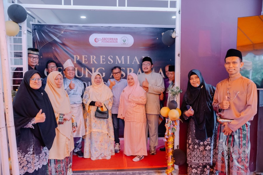 Susiana Tabrani Resmikan Gedung Asrama 3 SMK Abdurrab Pekanbaru