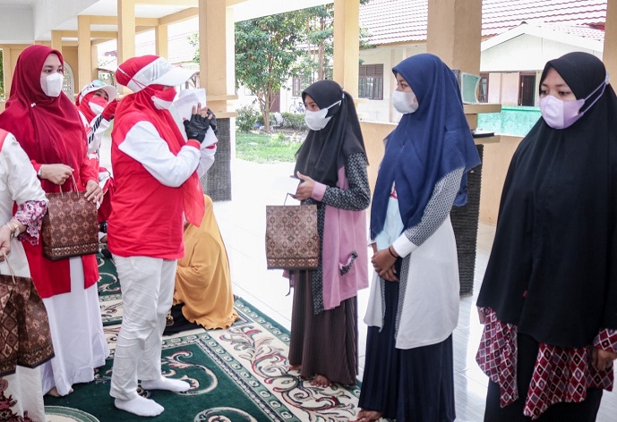 Sempena HUT RI 76, Dekranasda Siak Salurkan Bantuan di Panti Asuhan 