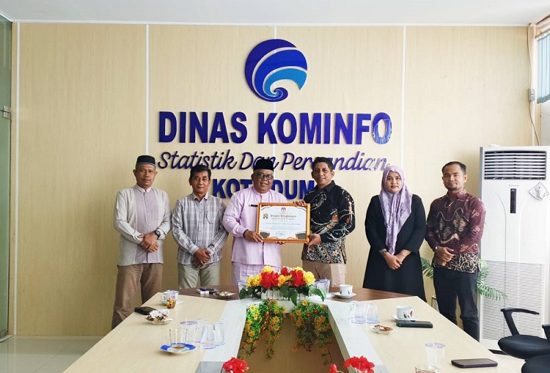 KPUD Serahkan penghargaan pada Diskominfo Dumai
