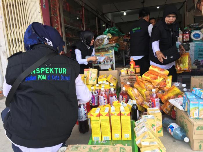 BPOM Dumai Sita Ratusan Makanan dan Minuman Tanpa Izin Edar dari China, Malaysia dan Brunei