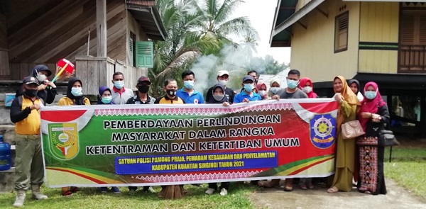 Satpol PP Dan Warga Lakukan Goro Di Kampung Adat Kenegerian Sentajo 