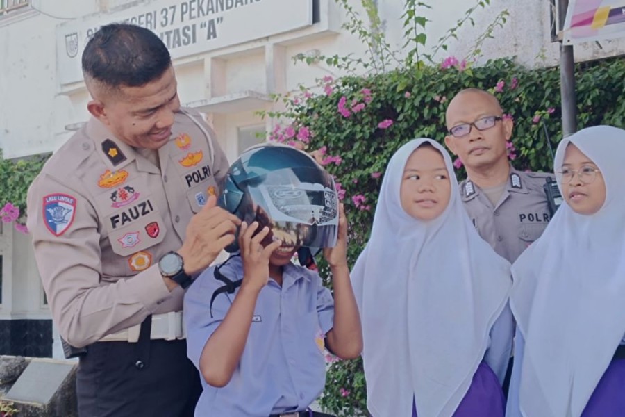Ditlantas Polda Riau Tanamkan Etika Lalu Lintas dan Lingkungan di SMPN 37 Pekanbaru