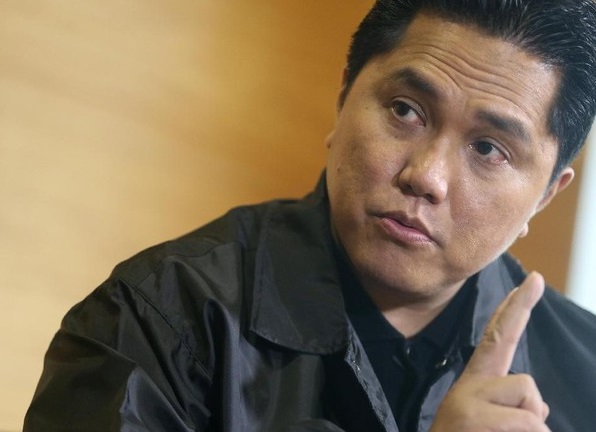 Jokowi Bisiki Erick Thohir saat Peluncuran Bank Syariah, Soal Apa Ya?