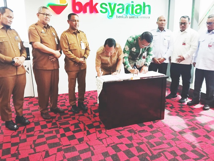 Bupati Rohil Teken MoU Layanan Keuangan ASN  Berbasis Syariah