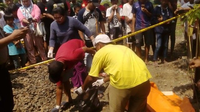 Ngeri, Ditabrak KA, Devina Wulandari Siswi SMK Tewas dengan Luka Parah di Kepala