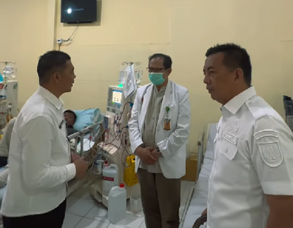Sekda Inhu Tinjau Pelayanan di RSUD Indrasari Rengat