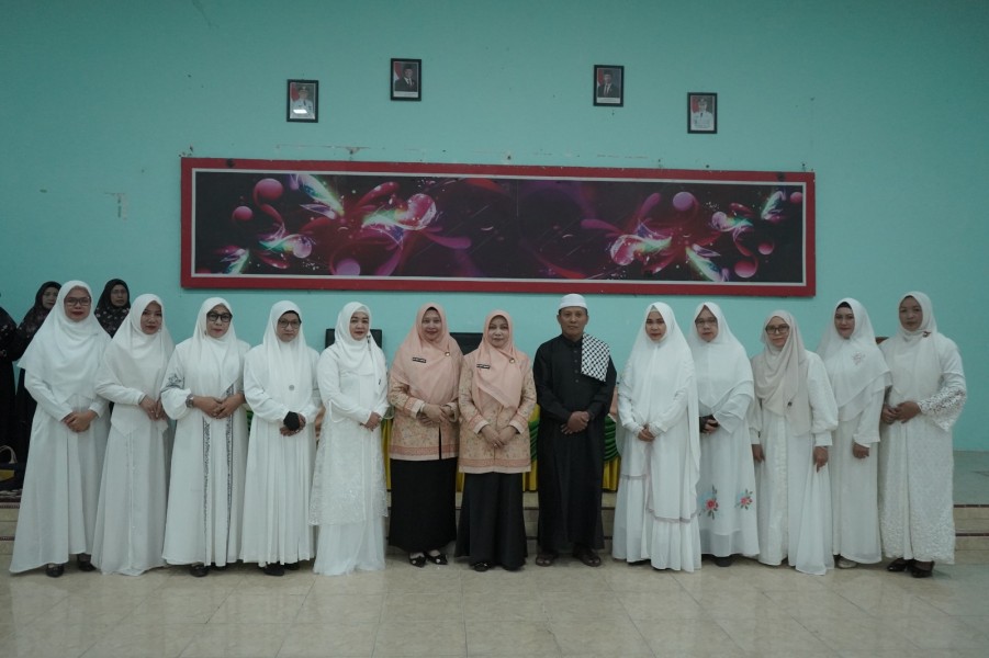 Hj. Katerina Susanti Tekankan Niat dan Akhlak, Iringi CJH DWP Inhil Menuju Tanah Suci