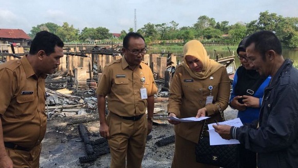 Pasca Kebakaran, Anak-anak di Perdagangan Kampung Bandar Dapat bantuan Seragam Sekolah