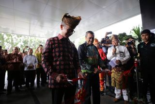 Hari ini Kantor OJK Provinsi Riau Diresmikan Gubernur Syamsuar