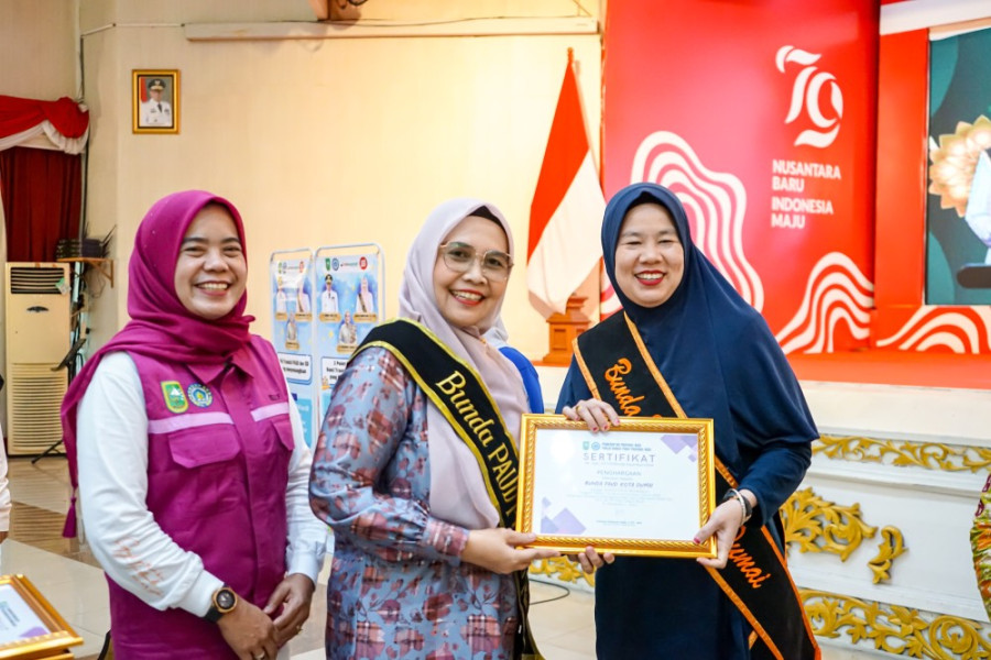 Raih 4 Penghargaan Ibu dan Guru Anak Usia Dini, Hj Leni: Jadilah Penggagas Membangun Generasi Penerus