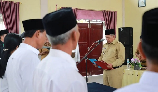 Lantik PAW Penghulu dan PAW Anggota Bappekam Kampung, Ini Pesan Bupati Alfedri