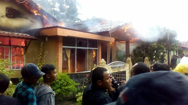 Ditinggal Penghuni, Rumah di Jalan Sentul Jaya Mukti Habis Terbakar