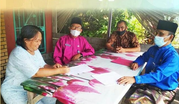 Petugas Penagihan Bapenda dan Kecamatan Bukitraya Sampaikan SPPT PBB P2 pada Wajib Pajak