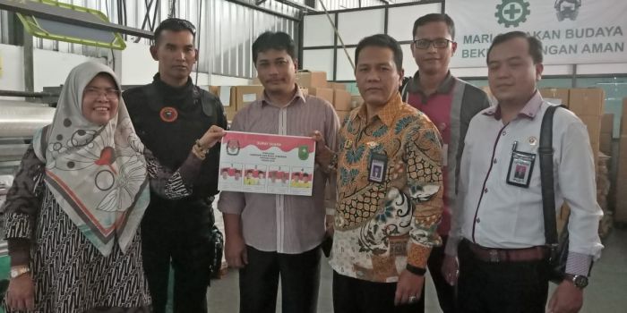Bawaslu Riau Awasi Proses Cetak Surat Suara Pilgubri di Malang
