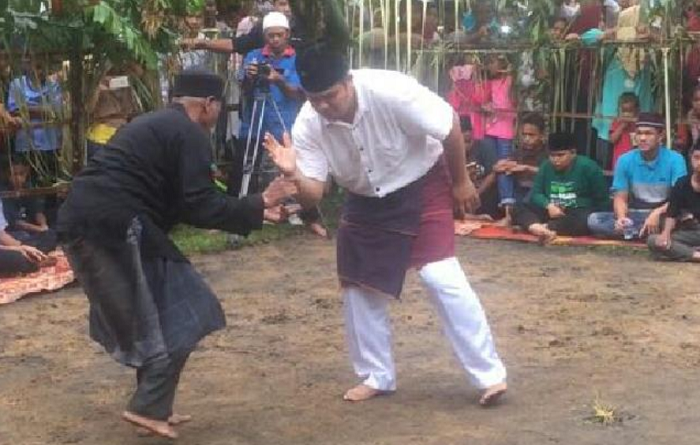 Ketua DPRD Ajak Masyarakat Pertahankan Acara Seni dan Budaya Silat Kuansing