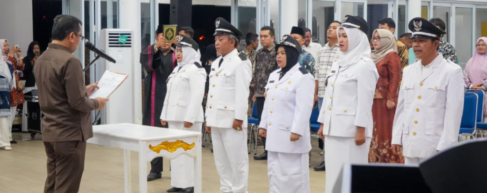 Lima Pj Kepala Desa Resmi Dilantik, Sekda Kuansing Minta Fokus Pelayanan Masyarakat