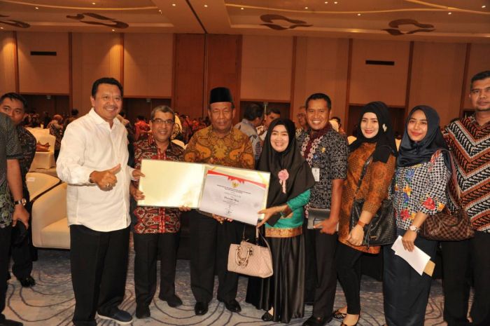 Pemprov Riau Terima Penghargaan SAKIP Predikat B