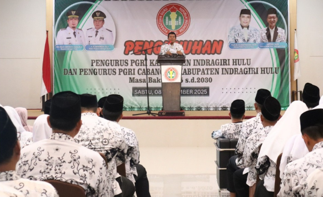 Wabup Inhu Kukuhkan Pengurus PGRI Periode 2025–2030